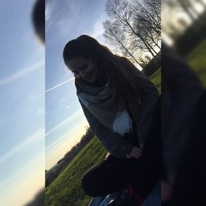 Meet your Posher, Lea